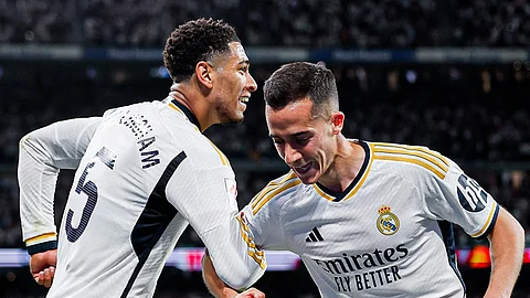فرحة بيلينجهام لاعب ريال مدريد بهدف الفوز على برشلونة في الدوري الإسباني