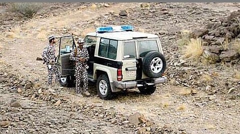 يعملون على 4 آليات.. ضبط 4 مقيمين في المنطقة الشرقية لاستغلالهم الرواسب