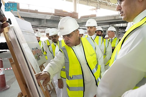 "الدعيلج" يتفقد مشروع تطوير الصالتين 1 و2 بمطار الملك خالد.. ويدشن السوق الحرة