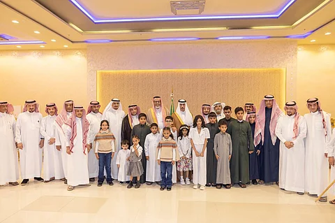 محافظ الطوال يشارك أبناء الشهداء حفل الإفطار الجماعي