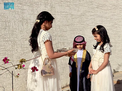 مشاعر البهجة تعمّ الأجواء.. "فرحة العيد" ترتسم على "وجوه أطفال رفحاء"