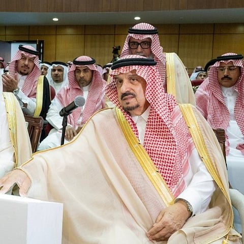 الأمير فيصل بن بندر خلال تدشين عددًا من المشروعات التنموية في محافظة شقراء