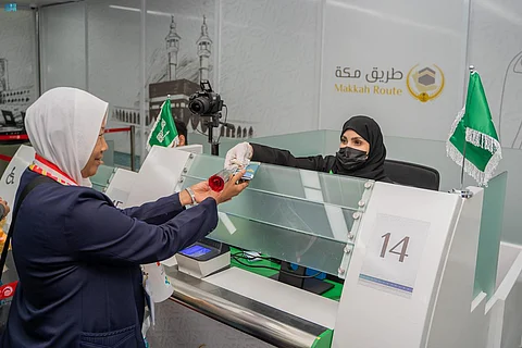 أولى رحلات مستفيدي مبادرة "طريق مكة" من إندونيسيا تصل إلى المدينة المنورة