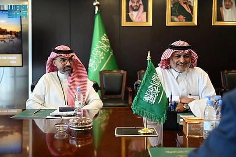 مساعد المشرف على برنامج إعمار اليمن يلتقي وفدًا بريطانيًّا