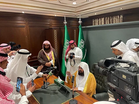 "السديس" للإعلاميين: تحرّوا المصداقية واحذروا الشائعات وانقلوا الصورة البنّاءة والحقيقية للعالم