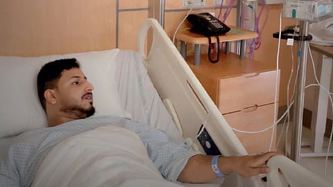 للبر قصة من تبوك.. شاب يستبق إصابة والده بالفشل الكلوي ويهديه إحدى كليتيه