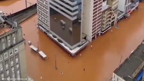 جانب من فيضانات بورتو أليجري البرازيلية