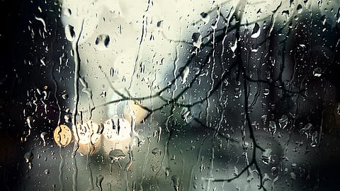 طقس بداية الأسبوع.. الفرصة لا تزال مهيَّأةً لهطول أمطارٍ رعديّة على هذه المناطق