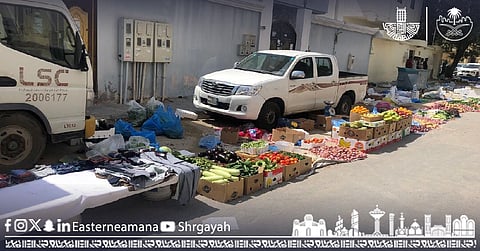 تباع عشوائيًّا.. أمانة الشرقية تضبط 2 طنّ خضراوات وسلع مختلفة بشرق الدمام