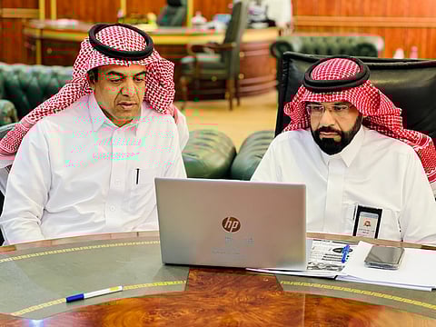 "الزهراني" يعتمد حركة النقل الداخلي لـ"241" معلمًا ومعلمة بعفيف