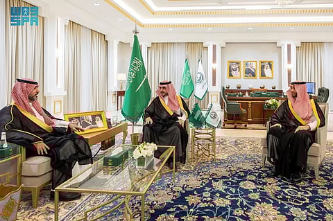 أمير الجوف يستقبل مدير عام "معهد الإدارة" ويدشن الخطة الاستراتيجية لإمارة المنطقة