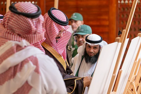 أمير المدينة ينوه بإيلاء الحكومة أقصى درجات العناية بالحرمين والعناية بشؤون قاصديهما