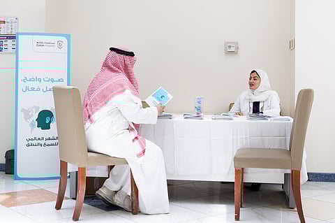 مستشفى دله النخيل يوفر برامج علاجية حديثة لاضطرابات السمع والنطق لمختلف شرائح المجتمع ويعزز مشاركاته المميزة في الفعاليات المجتمعية