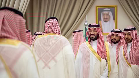 الأمير محمد بن سلمان مستقبلًا الأمراء والعلماء والمواطنين بالمنطقة الشرقية