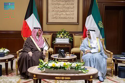 أمير الكويت يستقبل تركي بن محمد بن فهد