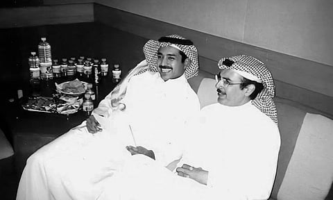 راشد الماجد ناعياً الأمير بدر عبدالمحسن: "انطفأ ضيّ الحروف.. والمسافر راح"