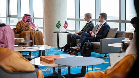 فيصل الإبراهيم خلال لقائه المبعوث الأمريكي لشؤون الأمن الغذائي