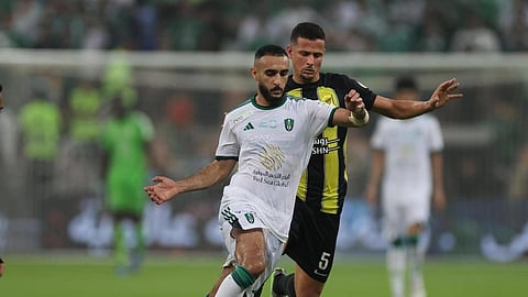 الإصابة تنهي موسم "مجحد" الأهلي