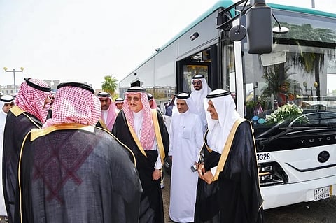 بمناسبة تدشين مشروع "حافلات جازان".. محافظ وأهالي أبو عريش يثمّنون دعم القيادة لرفع مستوى الخدمات