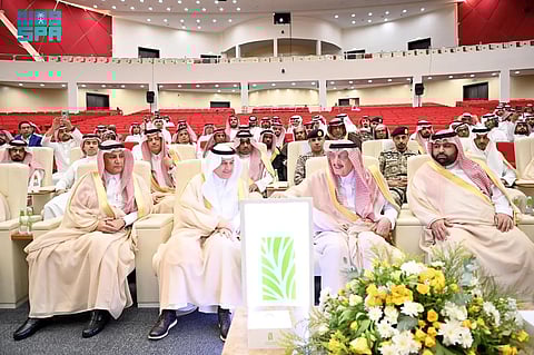 وضع حجر الأساس لمشروع مناولة الحبوب بميناء مدينة جازان للصناعات الأساسية