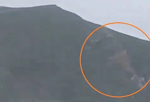 بالفيديو.. شاهد اللقطات الأولى للحظة العثور على حطام طائرة الرئيس الإيراني