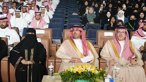 محافظ جدة يكرّم 1114 متفوقًا ومتفوقة للعام الدراسي 1444هـ