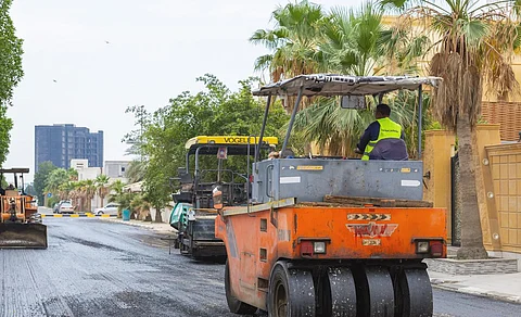 إطلاق برنامج تطوير الطرق والمحاور الرئيسية بالخبر للمرحلة الأولى بطول يتجاوز 85 كم