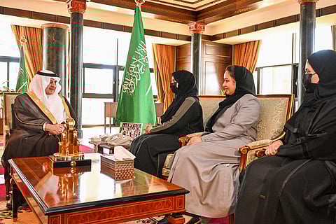 أمير تبوك ينوه بدور المرأة السعودية في دفع عجلة التنمية