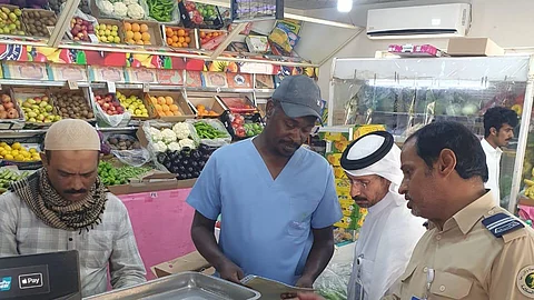للتأكد من الاشتراطات الصحية.. "جولات رقابية على أسواق النفع العام والمسالخ برابغ"