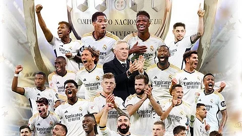 ريال مدريد يُتوَّج بطلاً للدوري الإسباني.. مستفيدًا من سقوط برشلونة أمام جيرونا