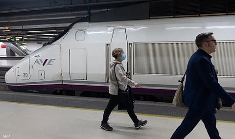 لأغرب سبب.. تعطل حركة القطارات في برشلونة