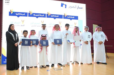 "الكناني" يتوج 229 طالباً وطالبة الفائزين بمسابقة "المهارات الثقافية" بتعليم جدة