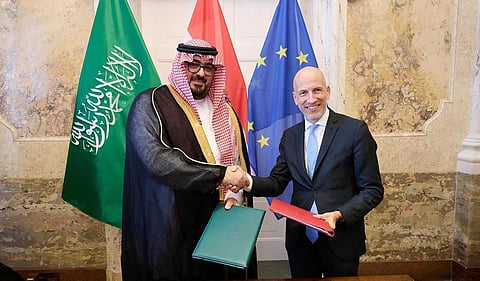 فيصل الإبراهيم ومارتن كوخر يوقعان مذكرة التفاهم