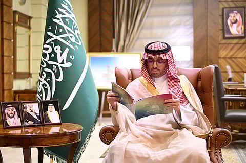 محافظ جدة يطلع على التقرير السنوي لجمعية "طفولة آمنة"