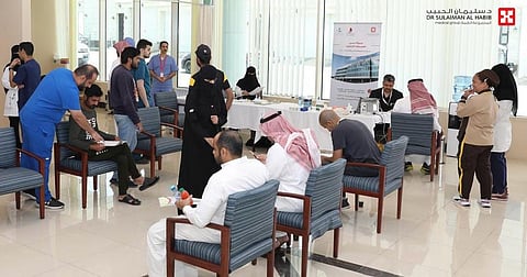 مستشفى الدكتور سليمان الحبيب بالقصيم ينظم حملة تبرع بالدم لصالح "ضيوف الرحمن" بالتعاون مع "جمعية دمي"