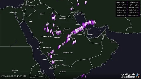صور الأقمار الاصطناعية تظهر بدء انتشار السحب الرعدية في حائل والقصيم