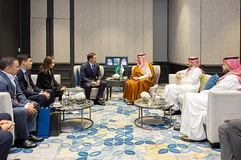 نيابة عن الفيصل.. "ابن جلوي" يشهد اجتماعات الأولمبي الآسيوي