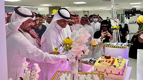 مدير مستشفى صامطة يدشن فعاليّة اليوم العالمي للتمريض.. ويكرّم المتميزين