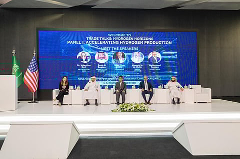 نحو تعزيز تحوّل الطاقة.. المحادثات التجارية الأمريكية السعودية تسلط الضوء على آفاق "الهيدروجين"