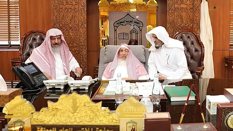 "العقيدة الصحيحة".. مفتي المملكة يشيد بجهود الكليات والمعاهد العلمية داخل الحرمين