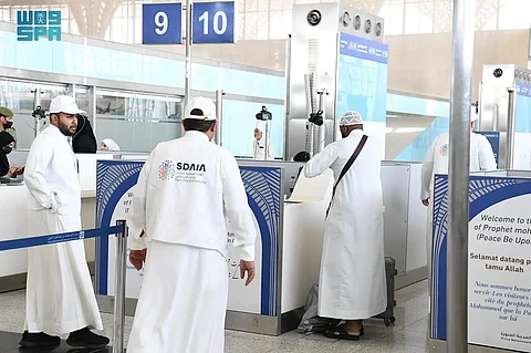 "سدايا" تسخّر تقنياتها لخدمة ضيوف الرحمن المغادرين عبر مطار المدينة.. صور