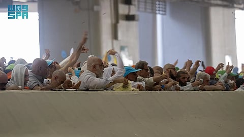 الحجاج يرمون الجمرات في ثاني أيام التشريق.. والمتعجلون يتّجهون للحرم لأداء طواف الوداع