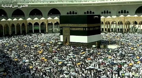 مشهد مَهيب.. ضيوف الرحمن يملؤون "صحن المطاف" لأداء طواف الإفاضة