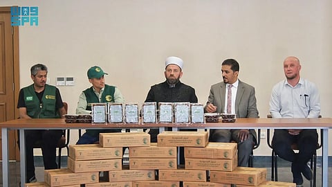 "إغاثي الملك" حول العالم: حقائب إيوائية وسلال غذائية وأطنان هدايا من التمور للمناطق الأكثر احتياجًا