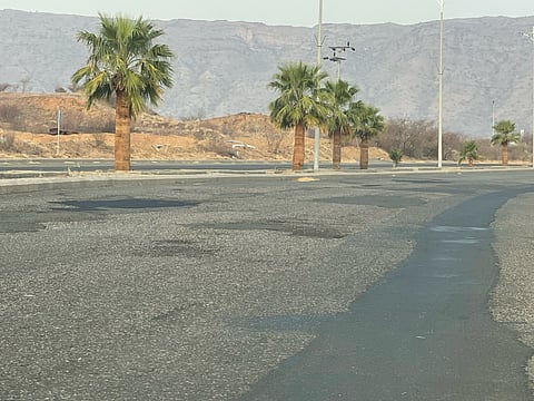 سفلتة أم ترقيع؟.. شاهد "مشروع الـ 800 ألف ريال" يُثير التساؤلات بالعارضة