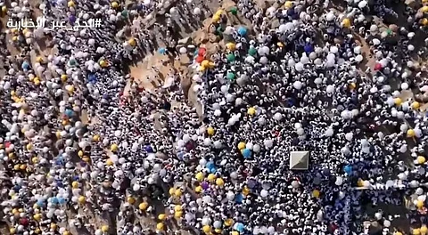 "لبيك اللهم لبيك".. مشاهد من أعلى جبل الرحمة لا تعترف باختلاف اللغات والجنسيات