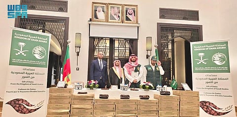 "إغاثي الملك سلمان" يسلّم 25 طنًّا من التمور هدية المملكة لجمهورية الكاميرون