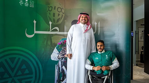 بعد تحقيقه ذهبية بطولة العالم لألعاب القوى.. "بن جلوي" يلتقي بالنجم البارالمبي "عبدالرحمن القرشي"