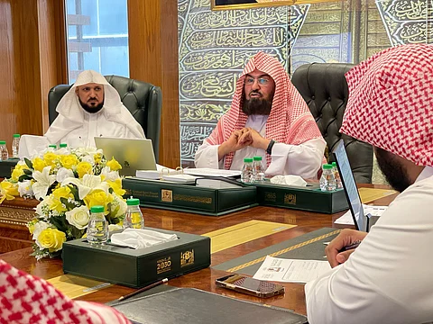 "السديس" يترأس اجتماعاً لاعتماد خطة استثنائية لـ3 خطب متتالية لأول مرة في تاريخ الرئاسة
