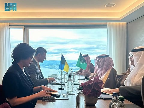 الأمير فيصل بن فرحان خلال لقائه وزير خارجية أوكرانيا ديميترو كوليبا